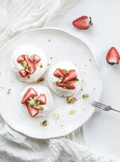 Pistachio Pavlova Meringue Cakes